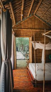 Ένα ή περισσότερα κρεβάτια σε δωμάτιο στο Chez Beo Homestay