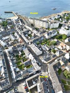 an aerial view of a city with buildings and the ocean at - KALON - CONCARNEAU - SALLE CINÉMA - PLAGE À 100m - VILLE CLOSE À PIEDS - WIFI - Center & beach within walking distance - in Concarneau