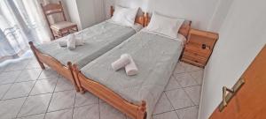 two twin beds in a room with towels on them at Alma Apartments in Loutra Edipsou