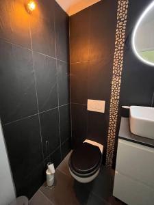 Koupelna v ubytování Petite maison ardéchoise + 16 fotografií