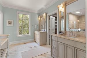 Ένα μπάνιο στο The Tower House at East Beach - 4204 Ninth Street +37 φωτογραφίες