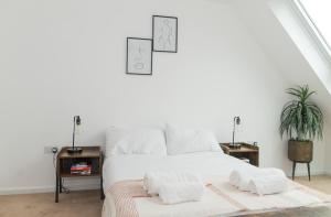 Postel nebo postele na pokoji v ubytování Entire Home in Manchester