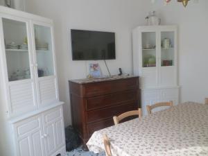 TV a/nebo společenská místnost v ubytování B&B Al Vecchio Olmo