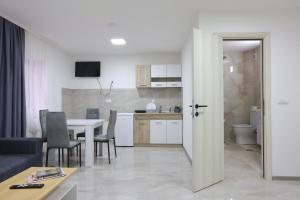 Kuchyň nebo kuchyňský kout v ubytování Ivan's guesthouse + 37 fotografií
