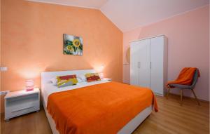 Łóżko lub łóżka w pokoju w obiekcie Three-Bedroom Holiday Home In Kmacici