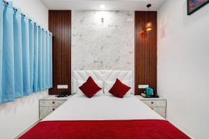 Ένα ή περισσότερα κρεβάτια σε δωμάτιο στο HOTEL SKY BLUE AND SUITEs