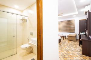 Koupelna v ubytování Hotel Panickers Residency - Ajmal Khan Market Near Karol Bagh Metro