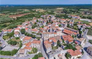 Výhľad na mesto Sveti Lovreč Pazenatički alebo výhľad na mesto priamo z dovolenkového domu