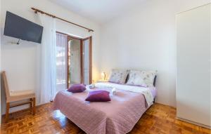 Postel nebo postele na pokoji v ubytování 0-Bedroom Apartment In Stobrec + 13 fotografií