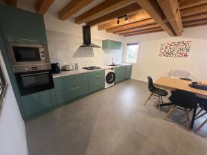 Η κουζίνα ή μικρή κουζίνα στο Appartement au pied des Vignes +14 φωτογραφίες