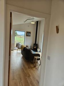 Un lugar para sentarse en Norskye Bothy 49 fotos más