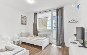 a white room with a bed and a window at BEGE APARTMENTS Work Comfort in Herten
