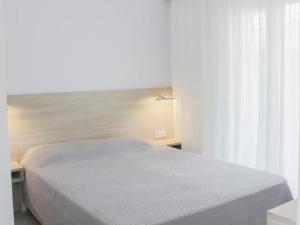 Postel nebo postele na pokoji v ubytování Three Stars Hotel
