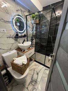 Ένα μπάνιο στο Cozy Escape Apartment