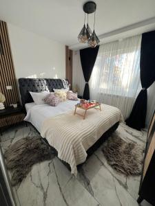 Ένα ή περισσότερα κρεβάτια σε δωμάτιο στο Cozy Escape Apartment
