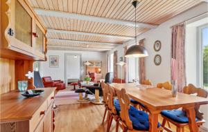 Posezení v ubytování Stunning Home In Sejerø With Kitchen