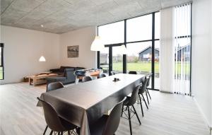 Χώρος καθιστικού στο Four-Bedroom Holiday Home In Odder