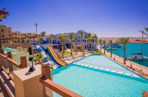 Bazén v ubytování Marina Lodge at Port Ghalib nebo v jeho okolí