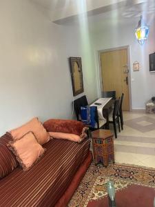 Ruang duduk di Appartement convivial -Marrakech
