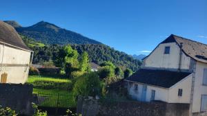 a white house with a mountain in the background at Maison de campagne in Issor +15 photos