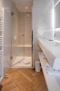 Koupelna v ubytování Hôtel le XIX