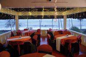 Posezení v ubytování Cherai Beach Palace