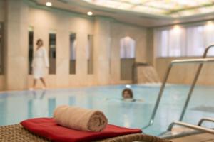 A piscina em ou perto de Maritim Hotel Stuttgart
