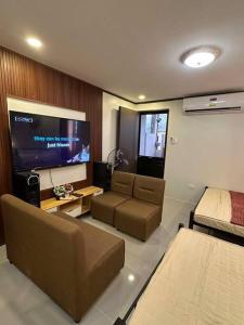 Televisyen dan/atau pusat hiburan di Noble Villa