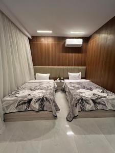 Royal Home Hotel房間的床