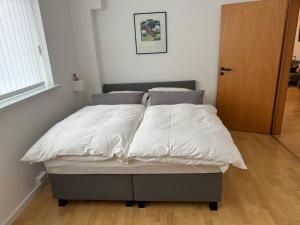 Ένα ή περισσότερα κρεβάτια σε δωμάτιο στο Moderne Wohnung mit Garten