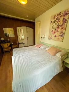 เตียงในห้องที่ Nydeck