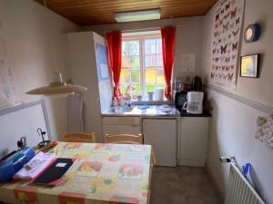 Kuchyň nebo kuchyňský kout v ubytování GRUBBE MØLLE Bed & Breakfast