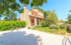 Vonkajšia záhrada v ubytovaní Holiday Home Boduleri Cr