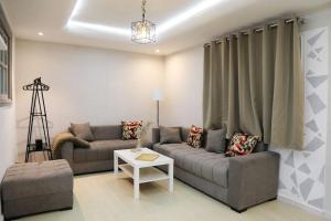 Cozy App in the Heart of Ifrane的休息区