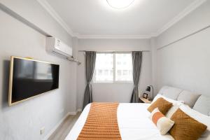 Postel nebo postele na pokoji v ubytování 上海柠檬汁民宿 Shanghai lemon juic B&B -Shanghai Lemon Deluxe Room外滩南京东路步行街