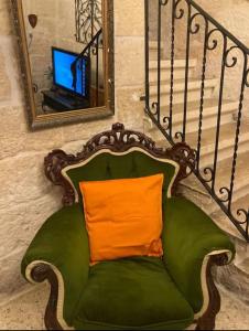 Ruang duduk di Sliema historic townhouse