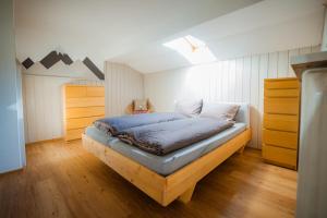 a bedroom with a bed in a room at Relax Appartment Walchensee in Walchensee