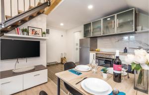 Kuchyň nebo kuchyňský kout v ubytování Two-Bedroom Apartment In Ogulin
