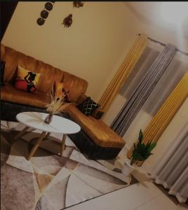 Embu Air-bnb 1&2 Bedroom homestay的休息区