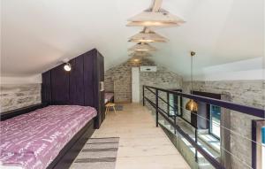 Łóżko lub łóżka w pokoju w obiekcie Two-Bedroom Holiday Home In Pridraga