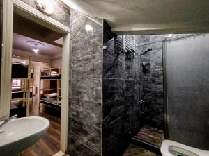 Koupelna v ubytování Taksim City ivy Hostel + 37 fotografií