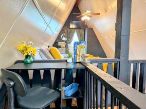 Mynd úr myndasafni af Hook's Cabin- Lake & Pool near Disney A-frame í Clermont