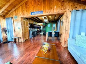Mynd úr myndasafni af Hook's Cabin- Lake & Pool near Disney A-frame í Clermont