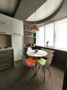 Kuchyň nebo kuchyňský kout v ubytování CosHOME - apartament