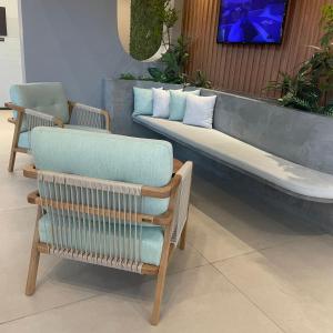 a couch and two chairs in a lobby at THE ONE - Flat Batel Premium in Curitiba