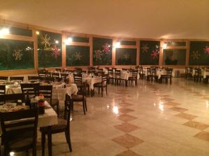 Restaurace v ubytování Lucytour Hotel