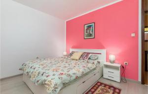 Postel nebo postele na pokoji v ubytování Pet Friendly Home In Bonasini