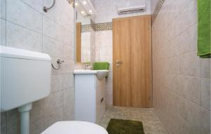 Koupelna v ubytování Pet Friendly Home In Bonasini