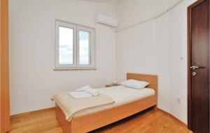 Posteľ alebo postele v izbe v ubytovaní Holiday Home Pridraga With Outdoor Swimming Pool 183