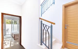 Fotografie z fotogalerie ubytování 5 Bedroom Lovely Home In Smokvica v destinaci Smokvica